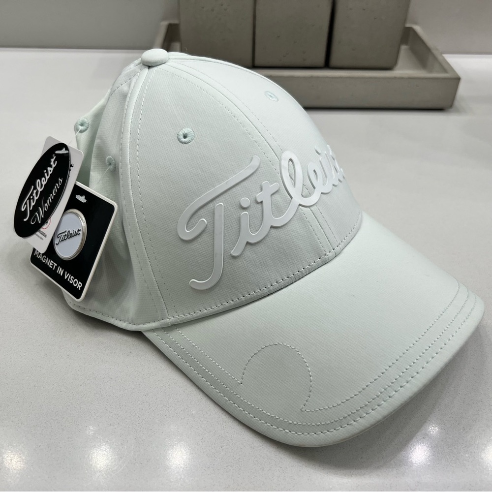 Titleist women’s golf hat NWT